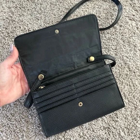 Elegant Black Crossbody Bag - Picture 2 of 6